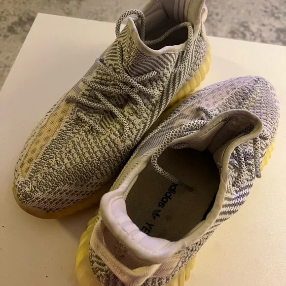 Gold yeezys 35 discount